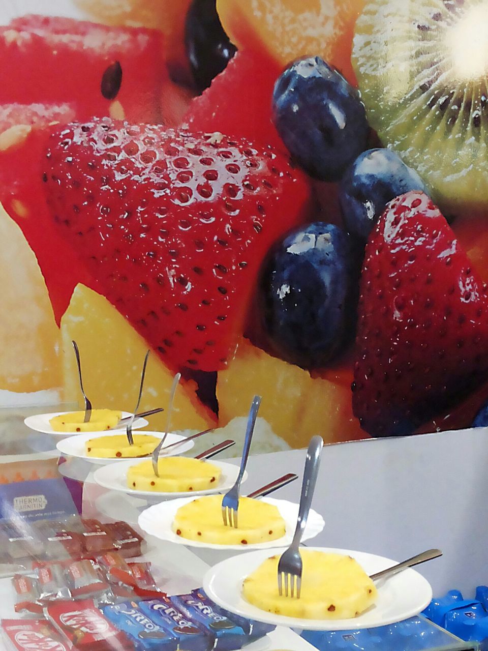 CLOSE-UP OF RED FRUIT