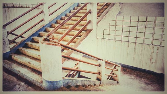 VIEW OF EMPTY BENCHES