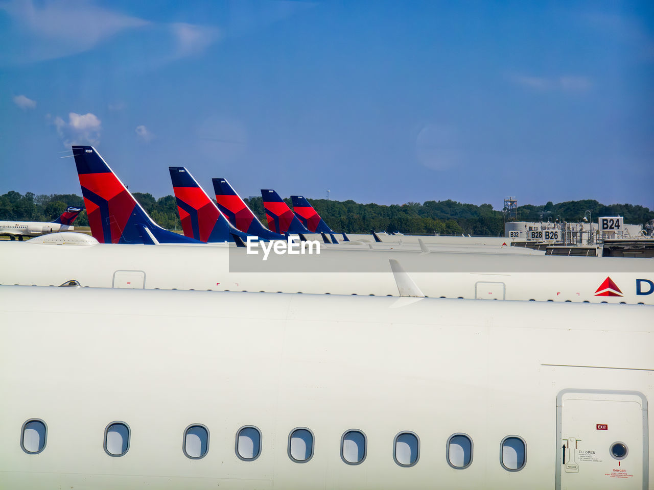 airliner, airplane, transportation, sky, mode of transportation, vehicle, aircraft, aviation, air vehicle, wide-body aircraft, travel, nature, air travel, jet aircraft, airport, flag, day, no people, outdoors, cloud, blue, architecture, air force, environment, wing, narrow-body aircraft, flying