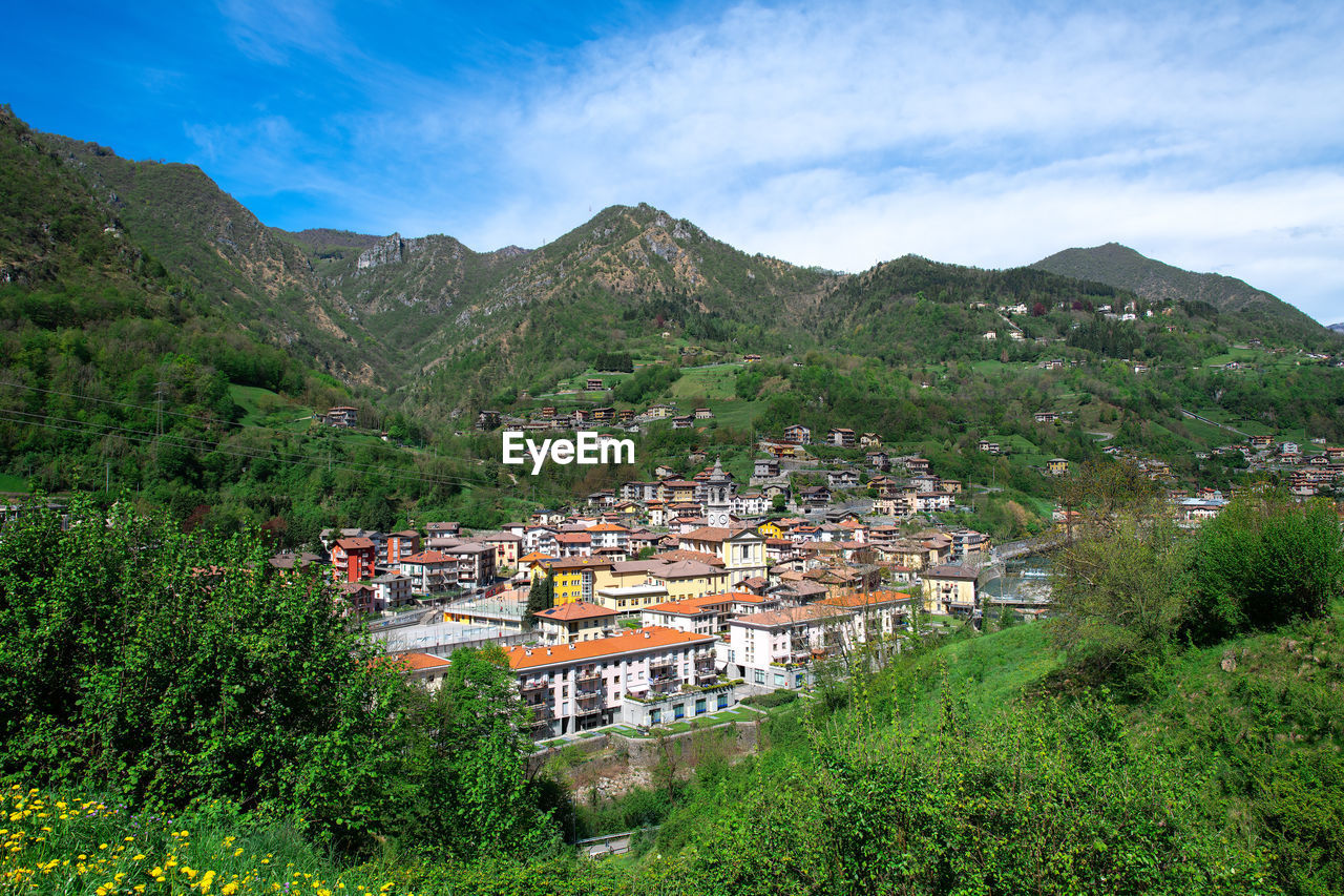 SCENIC VIEW OF TOWNSCAPE AGAINST SKY