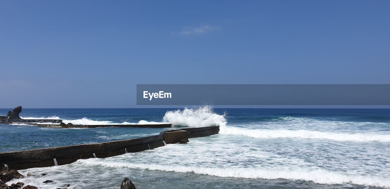 SCENIC VIEW OF SEA WAVES AGAINST SKY