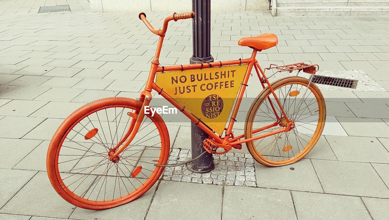 BICYCLE SIGN ON SIDEWALK