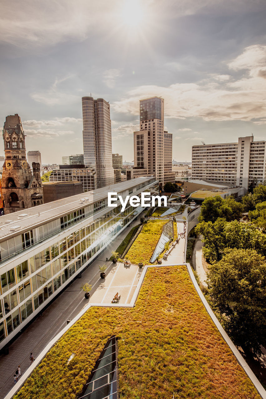 HIGH ANGLE VIEW OF BUILDINGS AGAINST SKY