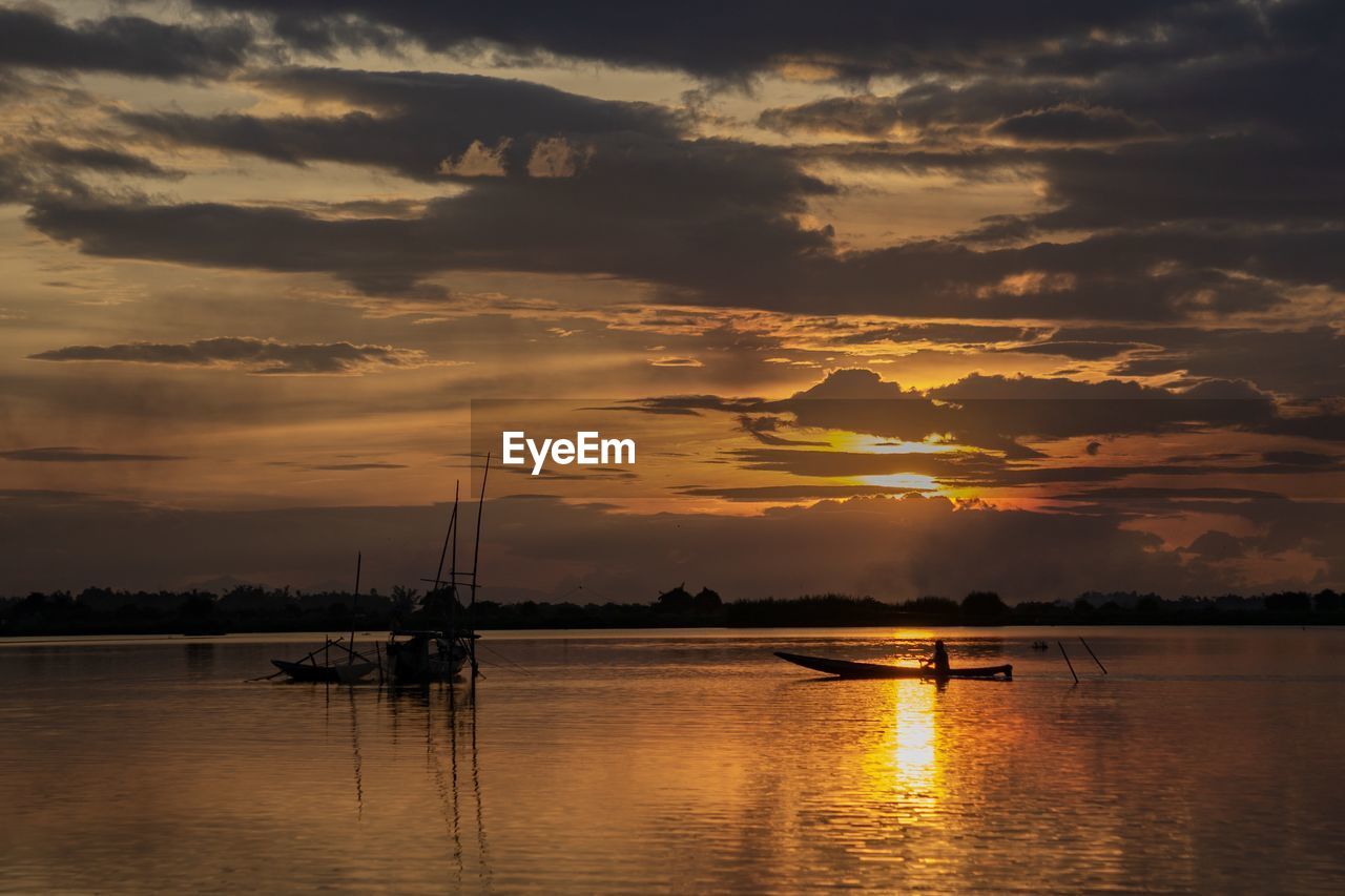 SILHOUETTE SAILBOAT IN SEA AGAINST ORANGE SKY