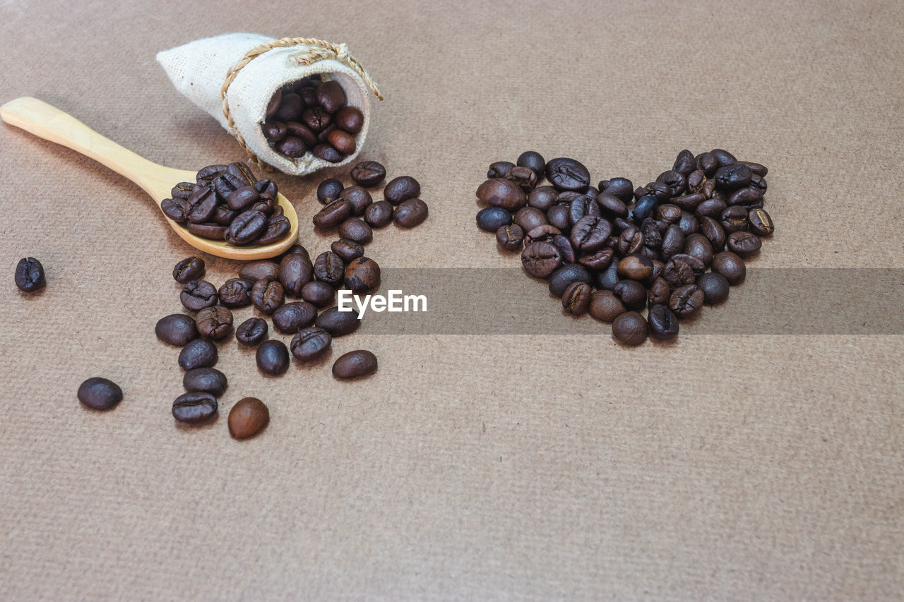 HIGH ANGLE VIEW OF COFFEE BEANS IN GLASS