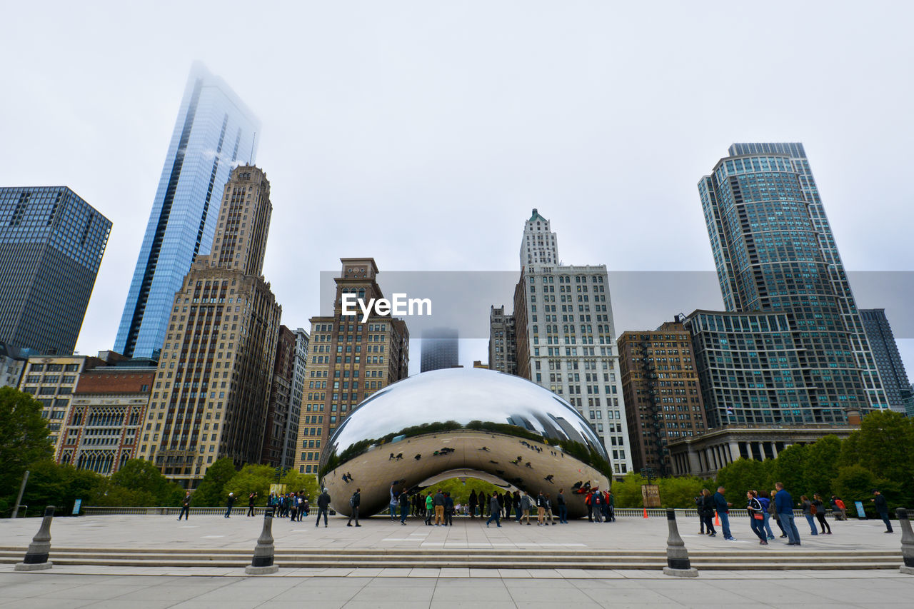 MODERN SKYSCRAPERS IN CITY