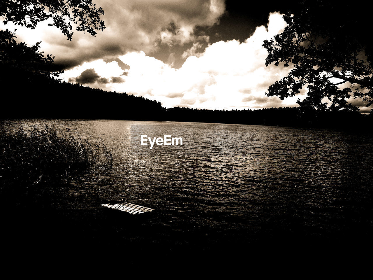 VIEW OF LAKE AGAINST SKY