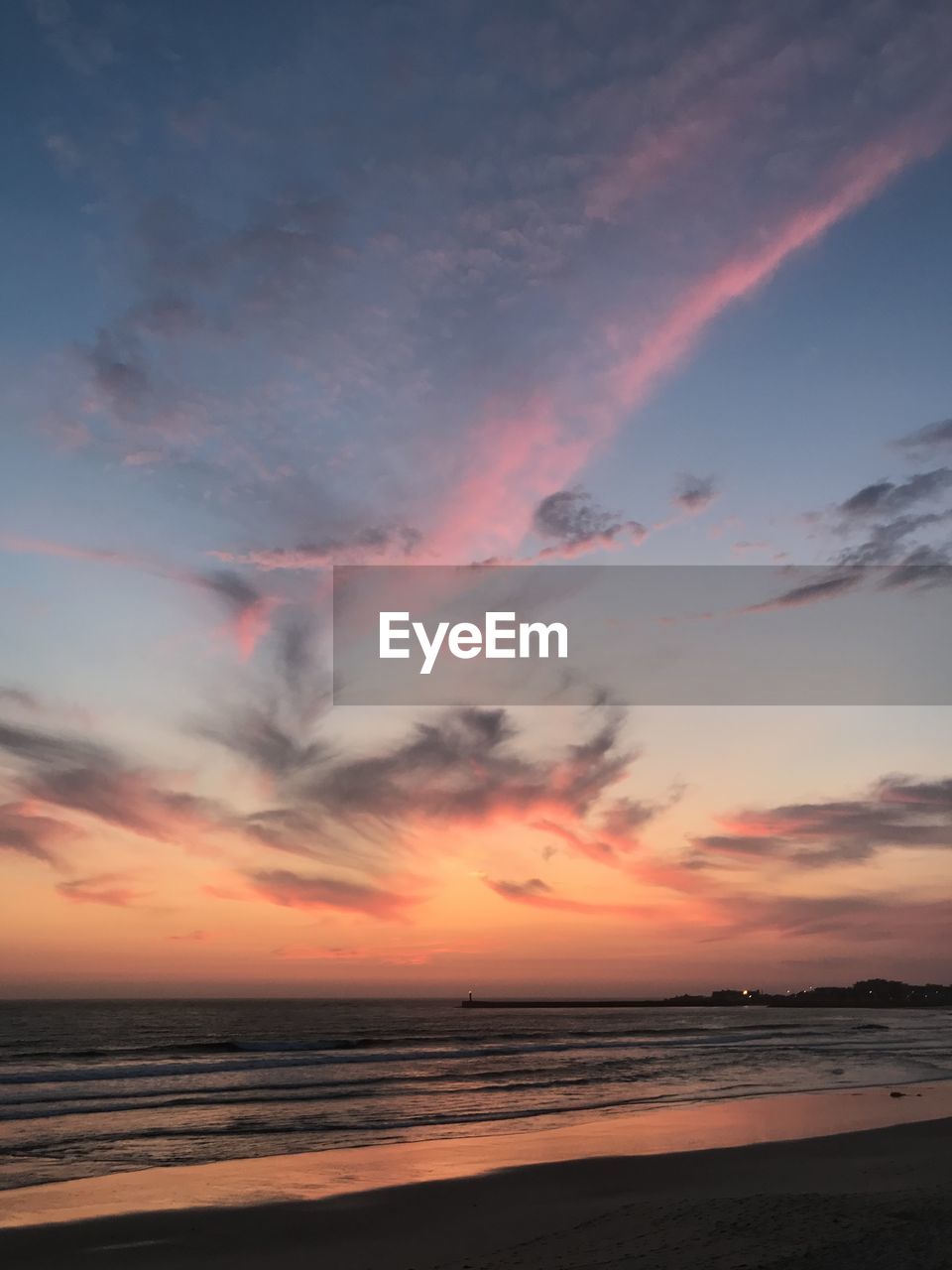 SCENIC VIEW OF SEA AGAINST SUNSET SKY