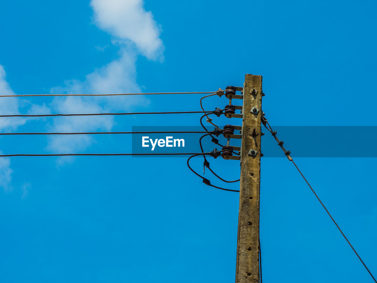 LOW ANGLE VIEW OF ELECTRICITY PYLON AGAINST SKY