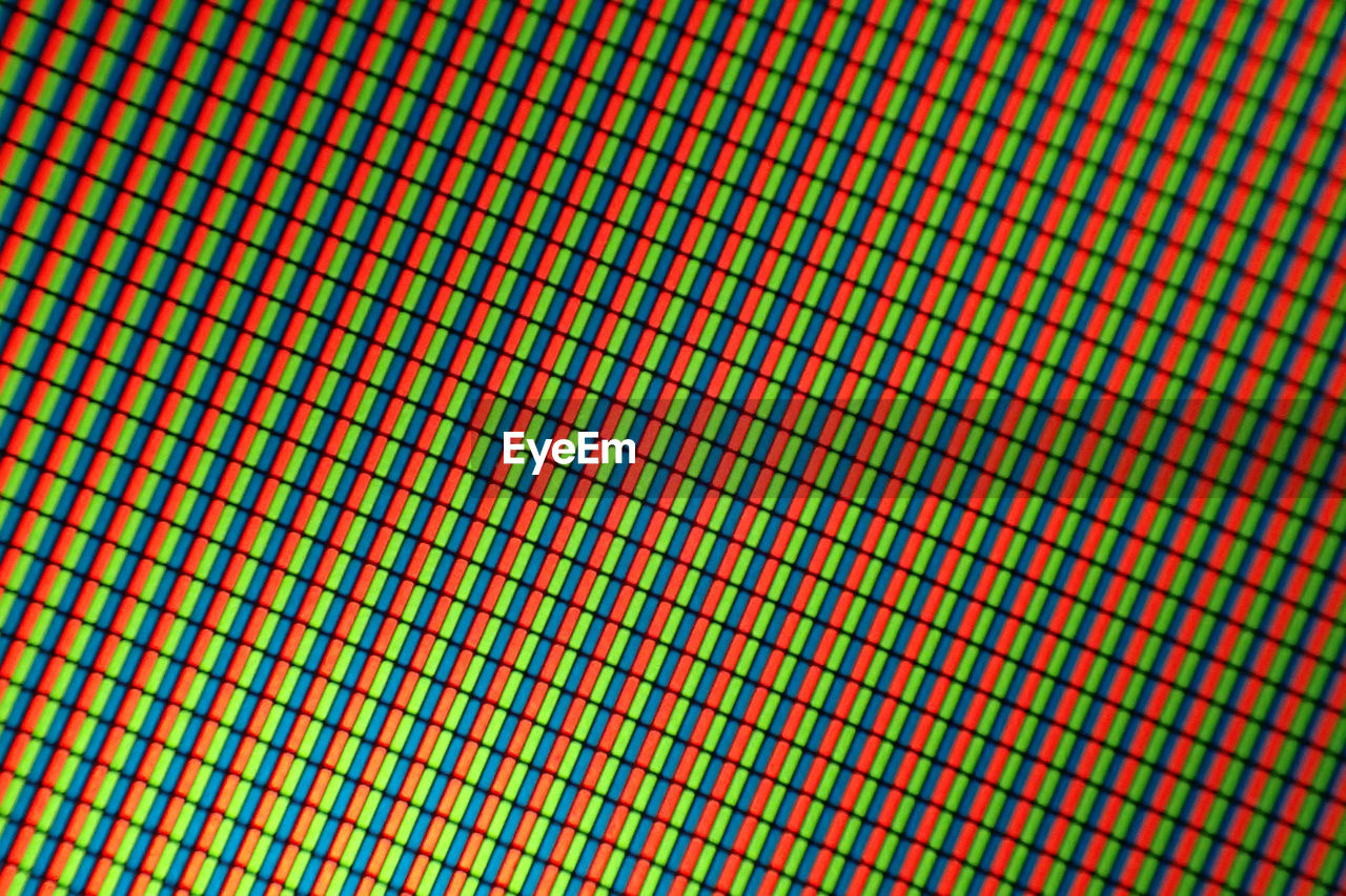 FULL FRAME SHOT OF PATTERNED GLASS