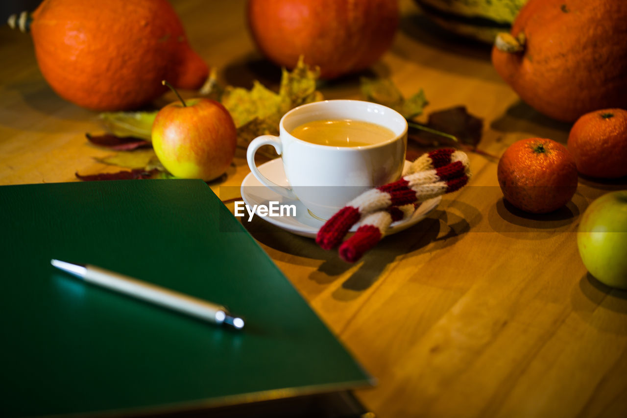 HIGH ANGLE VIEW OF FRUITS AND VEGETABLES ON TABLE