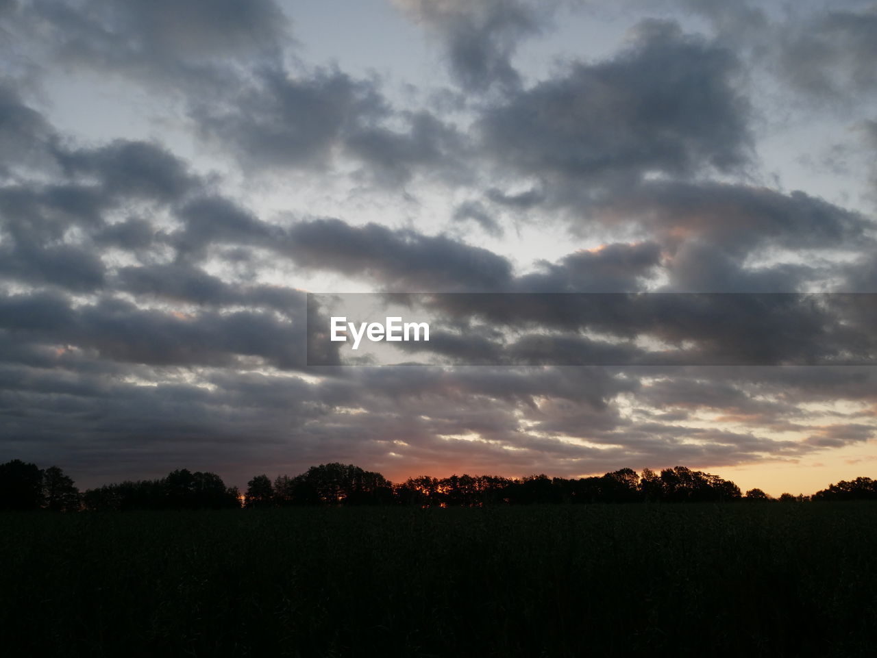 SCENIC VIEW OF SILHOUETTE FIELD AGAINST SKY DURING SUNSET