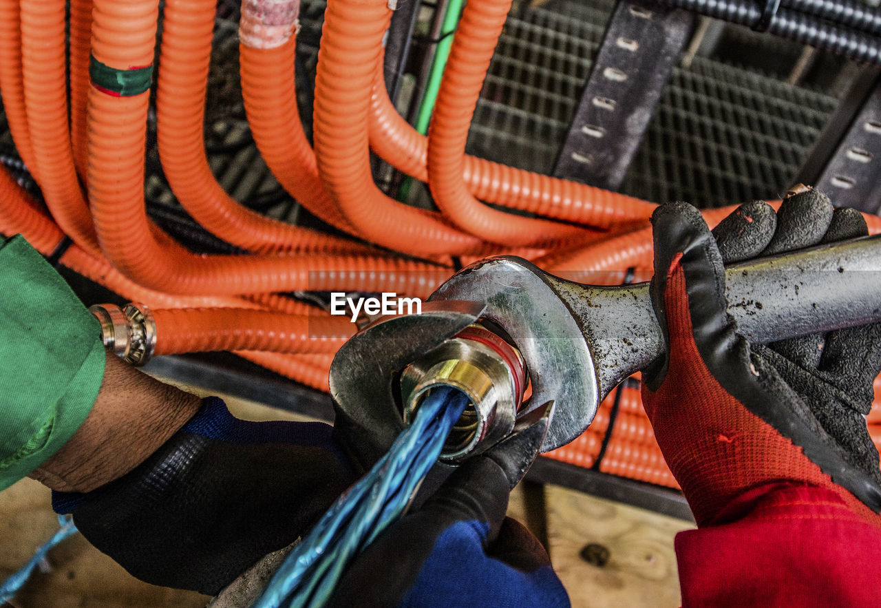 Electrical work onboard production platform construction