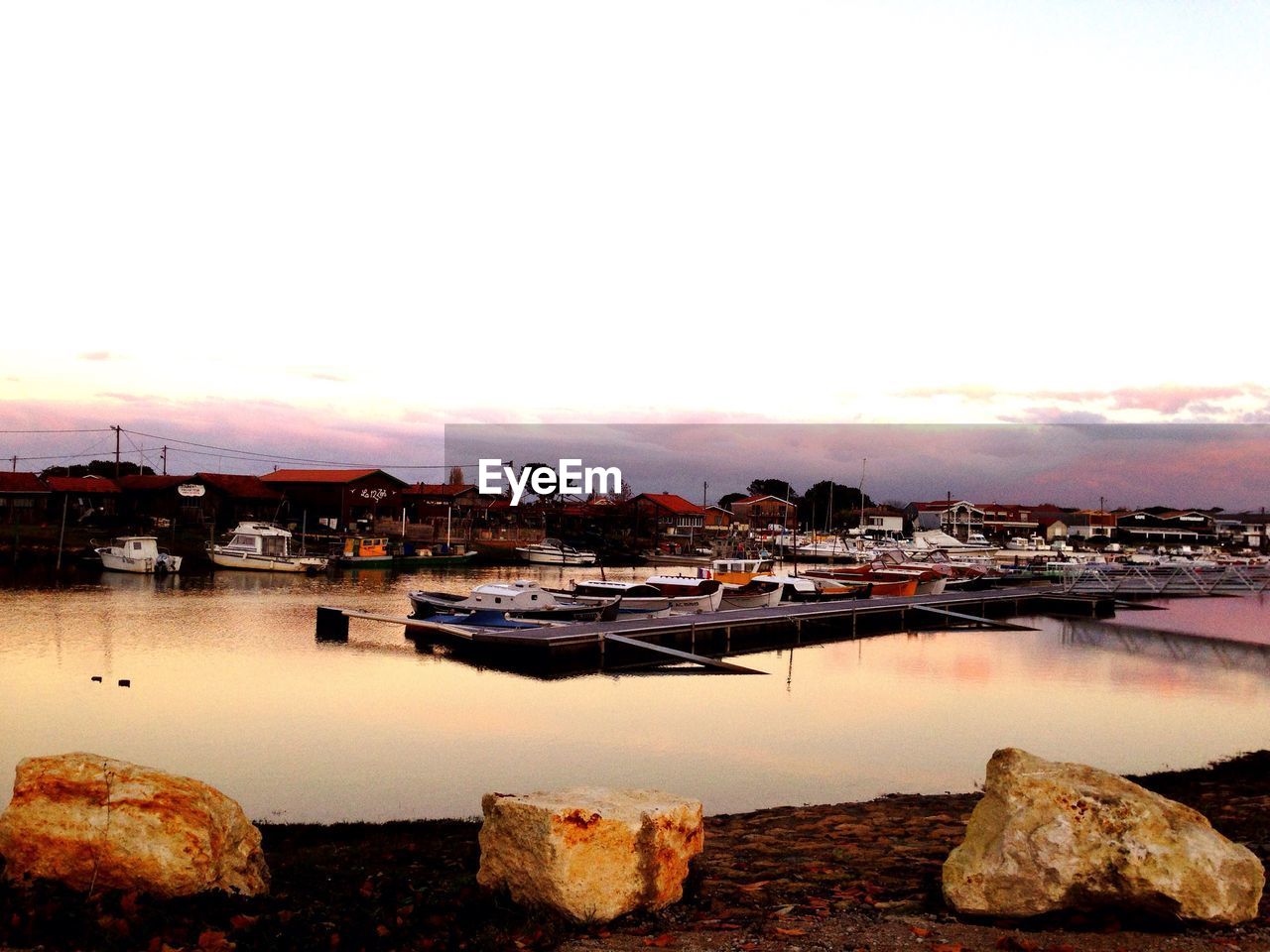 SCENIC VIEW OF RIVER AGAINST SKY