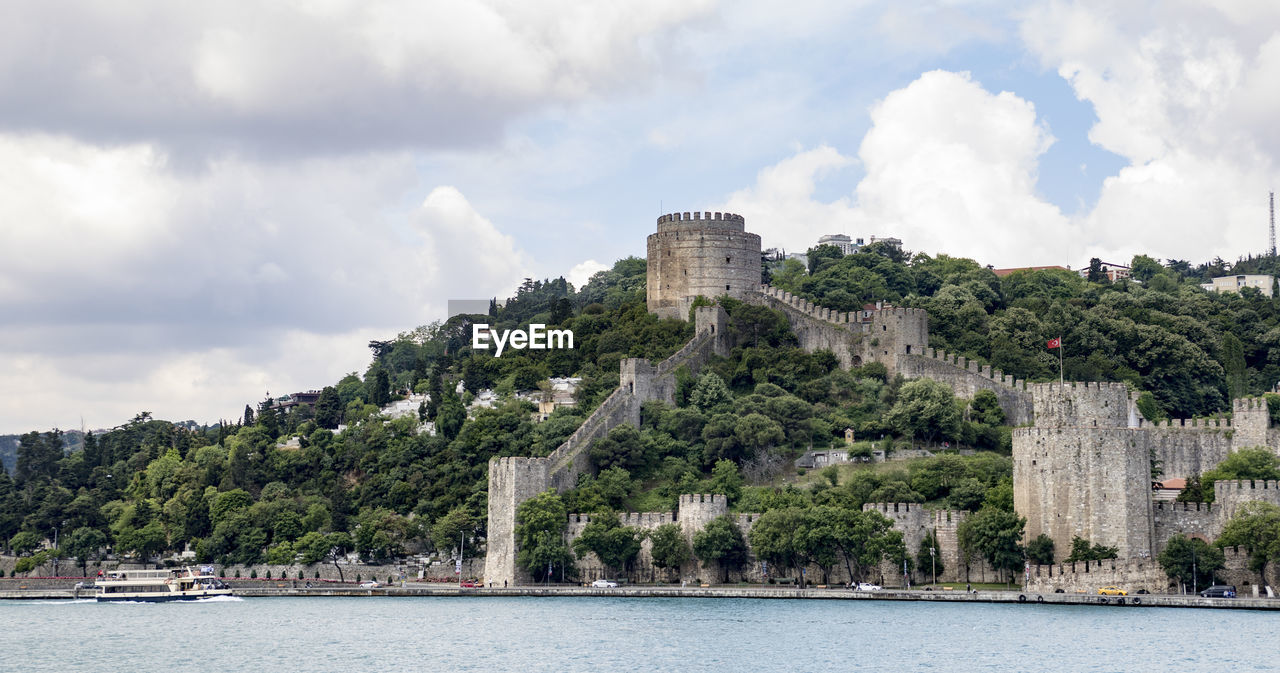 PANORAMIC VIEW OF CASTLE AGAINST SKY