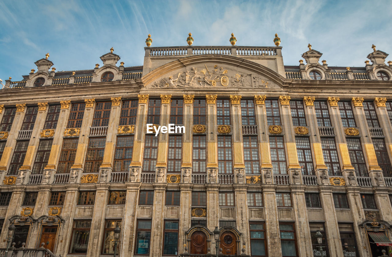 LOW ANGLE VIEW OF HISTORICAL BUILDING AGAINST SKY