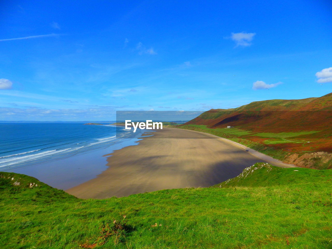 SCENIC VIEW OF CALM SEA AGAINST SKY