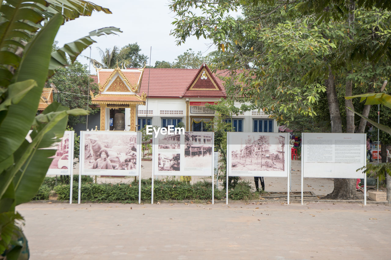 INFORMATION SIGN ON FIELD AGAINST BUILDING