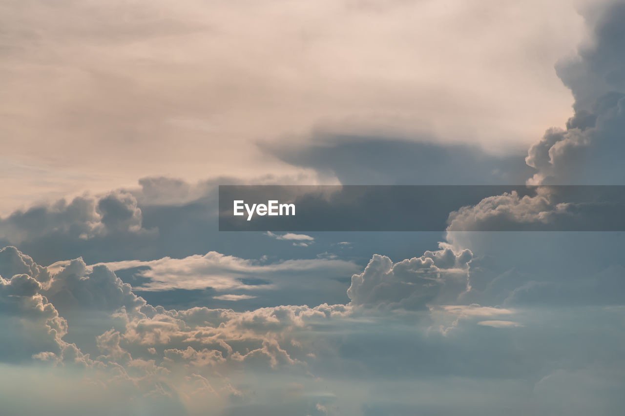 LOW ANGLE VIEW OF CLOUDSCAPE AGAINST SKY