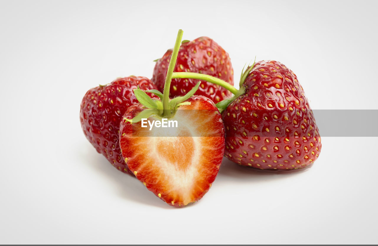 CLOSE-UP OF STRAWBERRIES