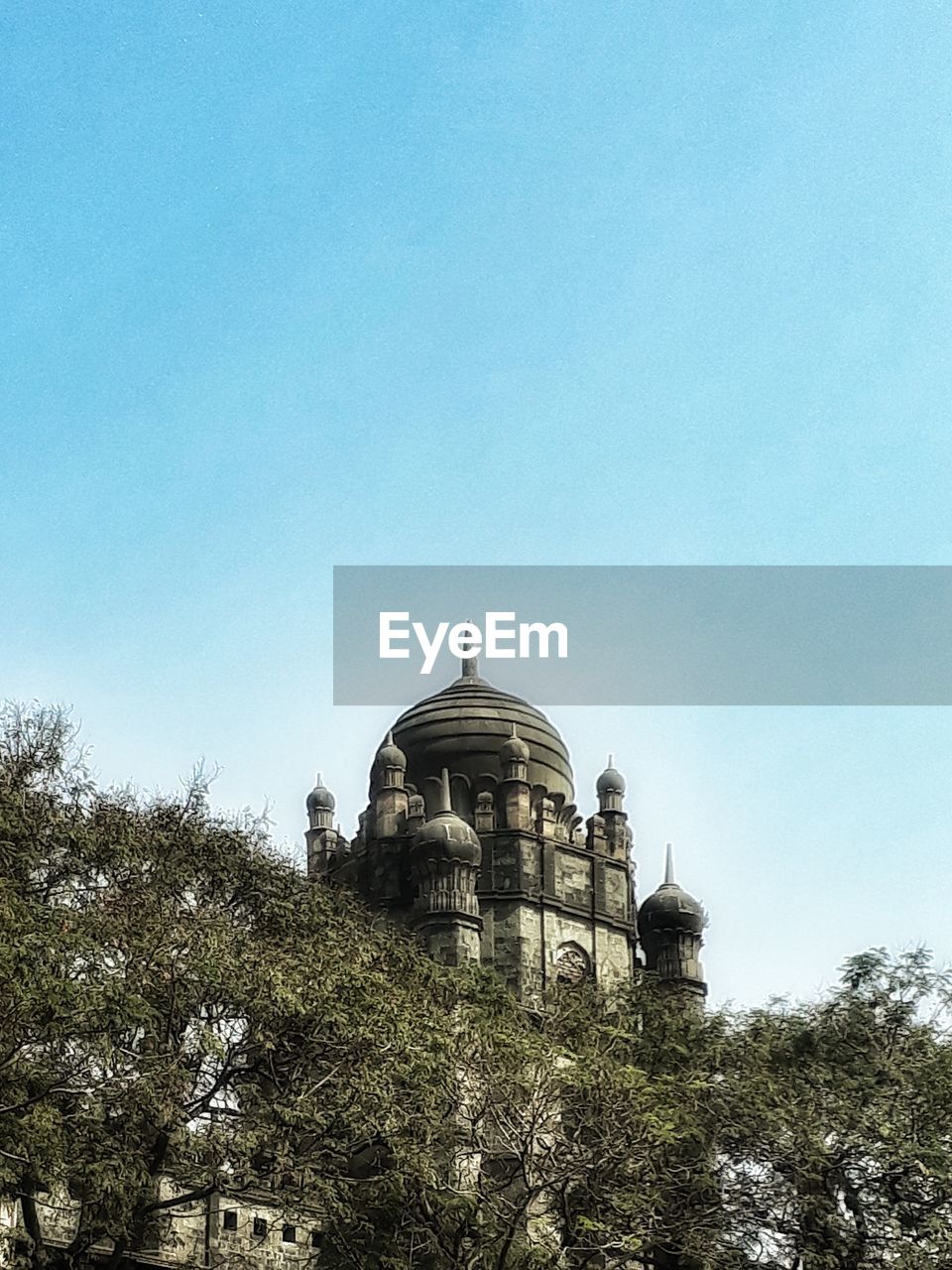 LOW ANGLE VIEW OF CATHEDRAL AGAINST SKY