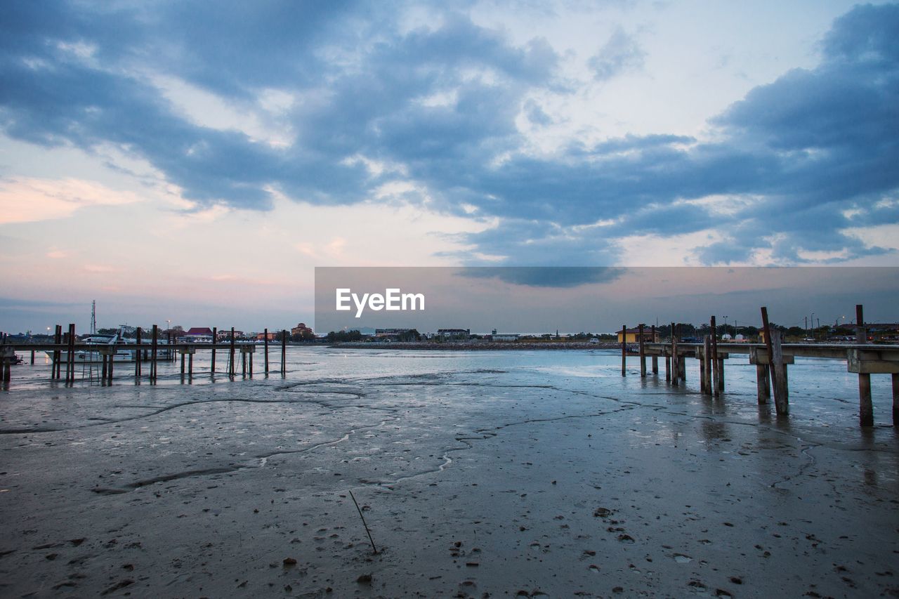 SCENIC VIEW OF SANDY BEACH AGAINST SKY