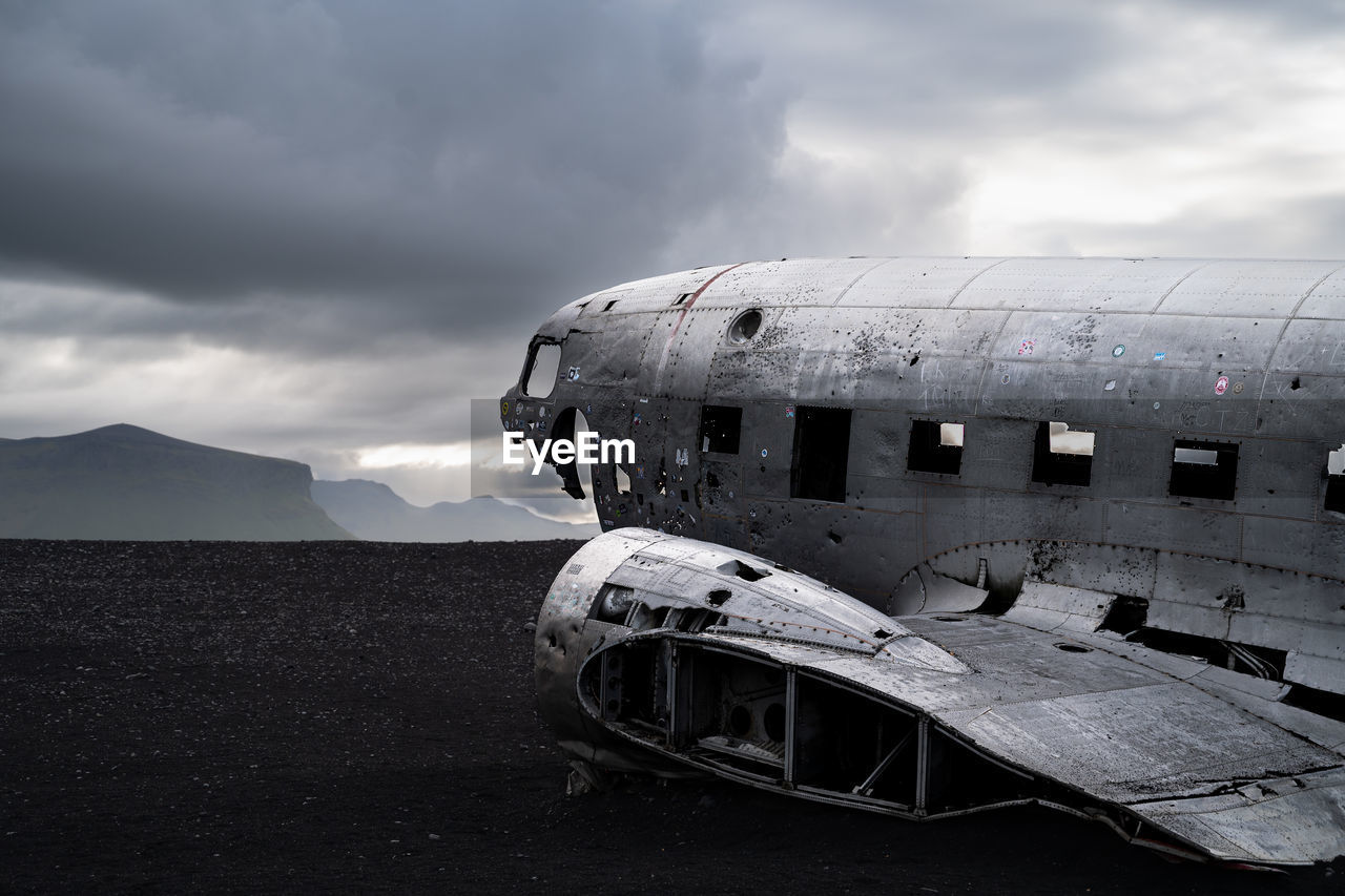 Plane wreck- island 