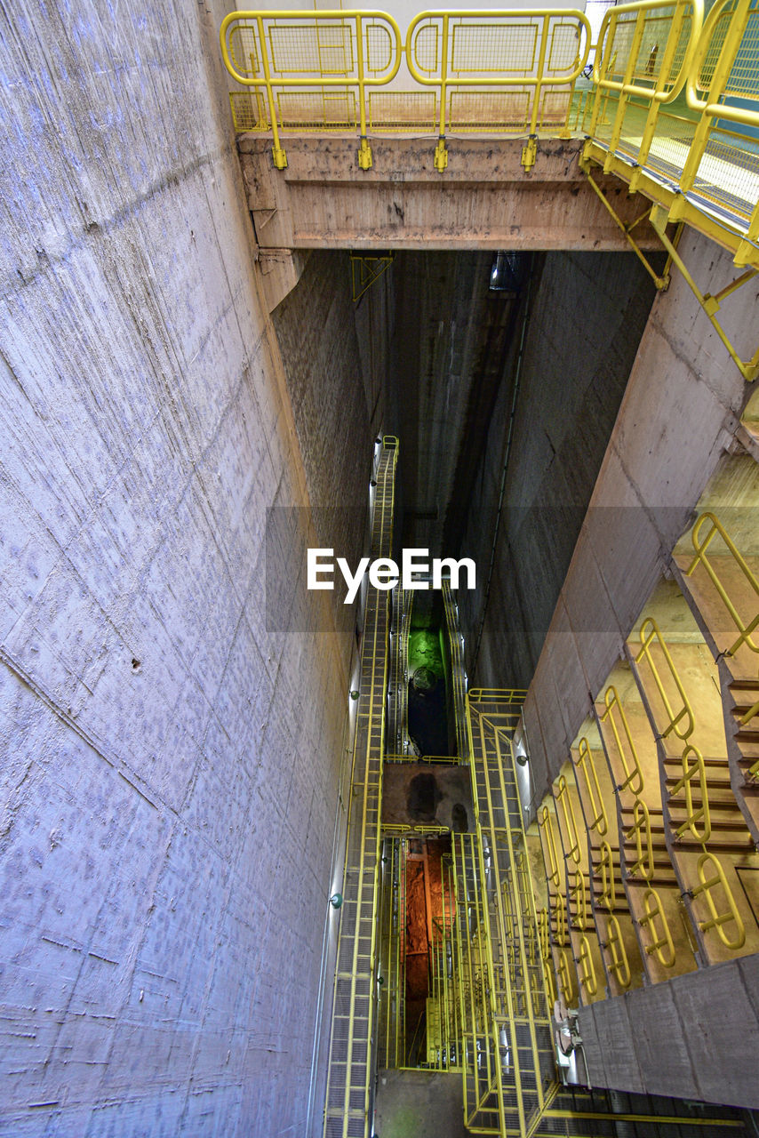 HIGH ANGLE VIEW OF BRIDGE OVER ROAD IN TUNNEL