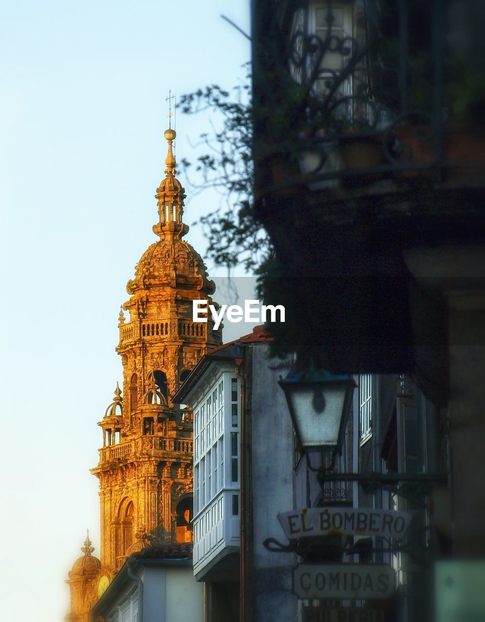 LOW ANGLE VIEW OF CLOCK TOWER IN CITY AGAINST SKY