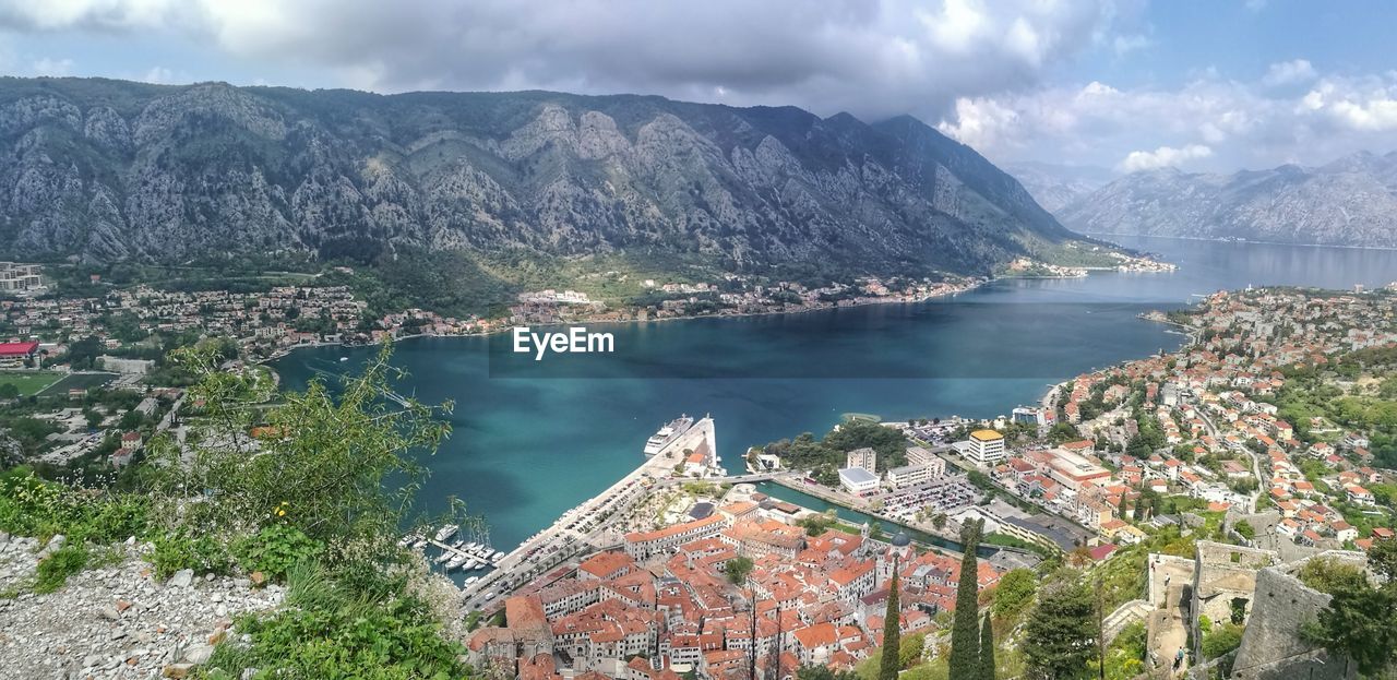 AERIAL VIEW OF TOWNSCAPE BY MOUNTAINS