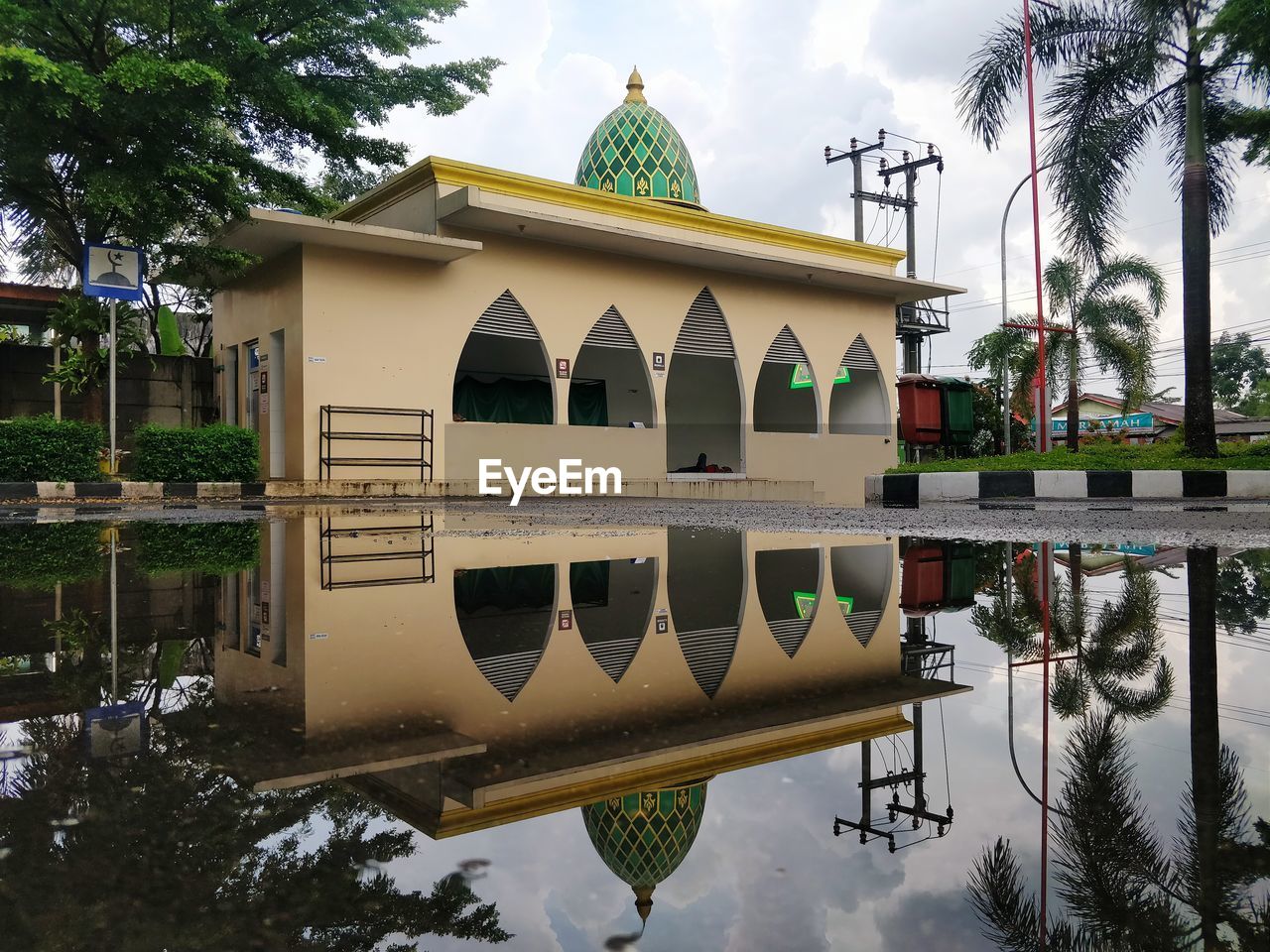 REFLECTION OF BUILDING ON LAKE