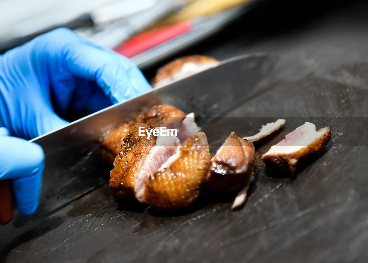 CLOSE-UP OF CRAB ON GRILL