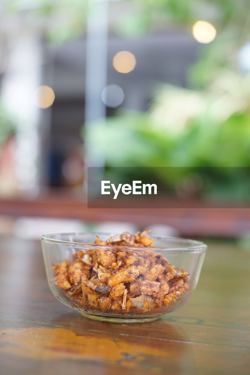 CLOSE-UP OF FOOD ON TABLE