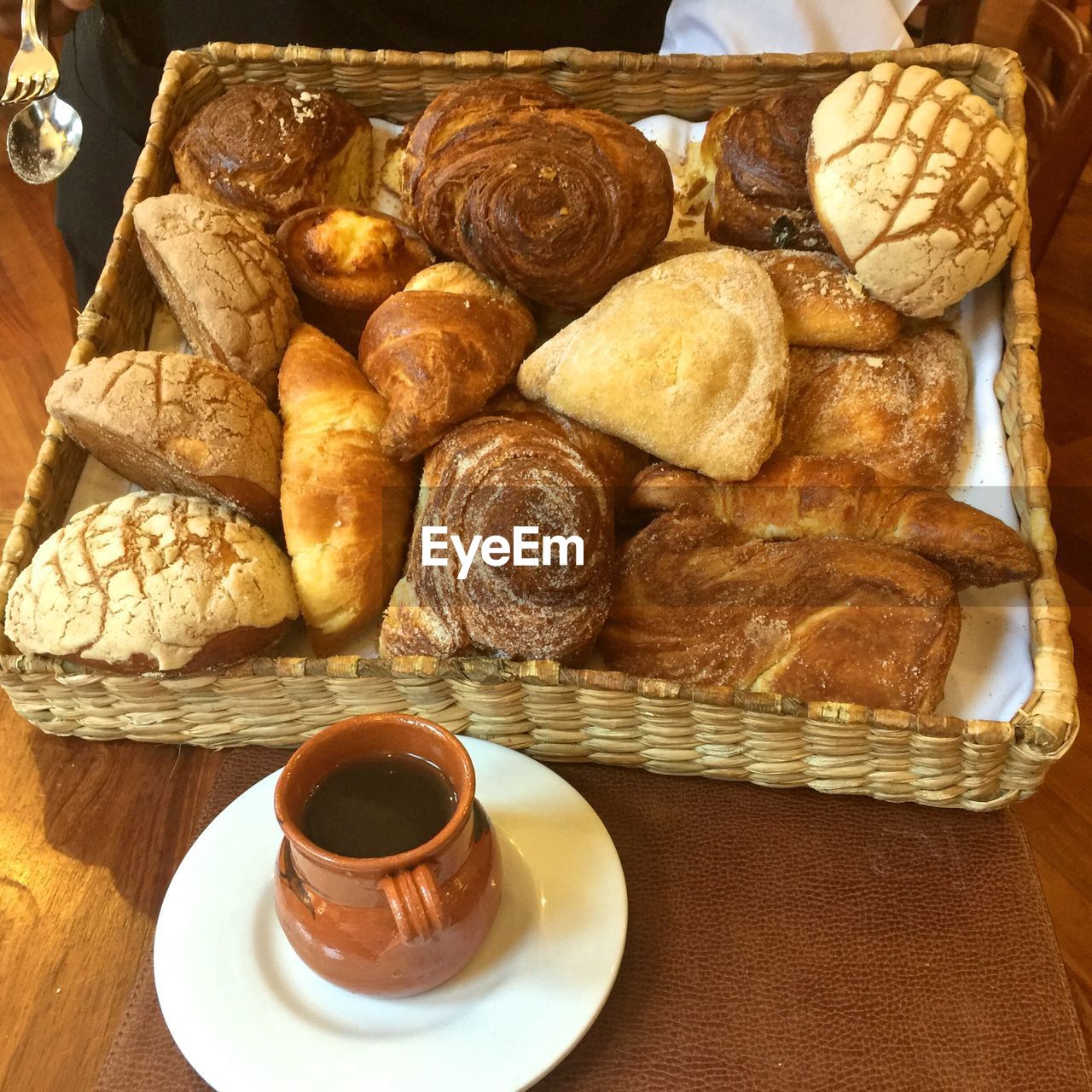 HIGH ANGLE VIEW OF BREAKFAST SERVED IN TRAY