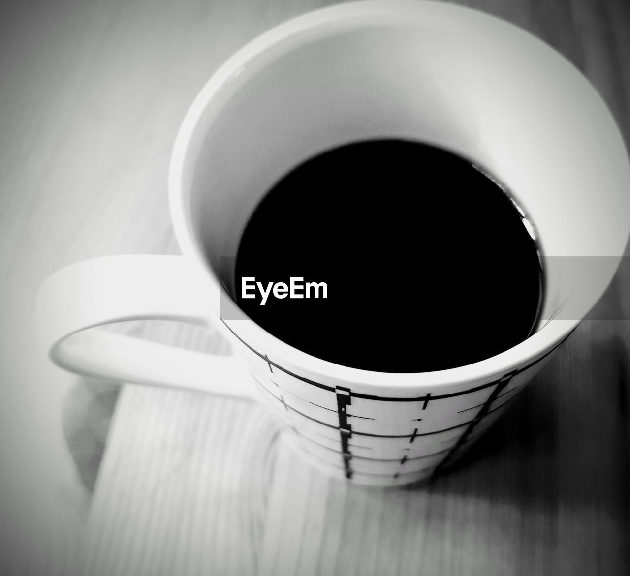 HIGH ANGLE VIEW OF COFFEE CUP WITH BLACK TEA