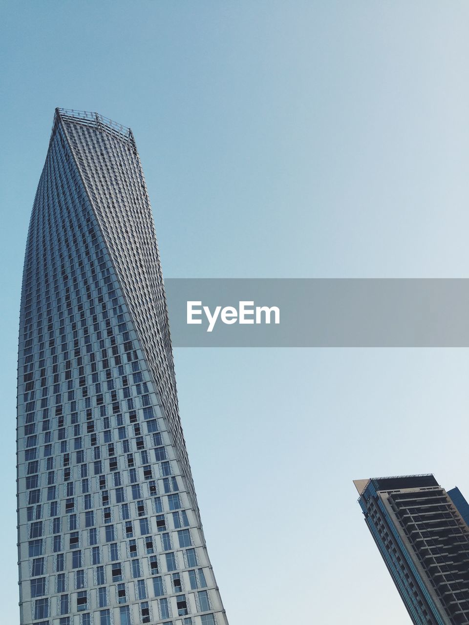 LOW ANGLE VIEW OF MODERN BUILDINGS AGAINST CLEAR SKY