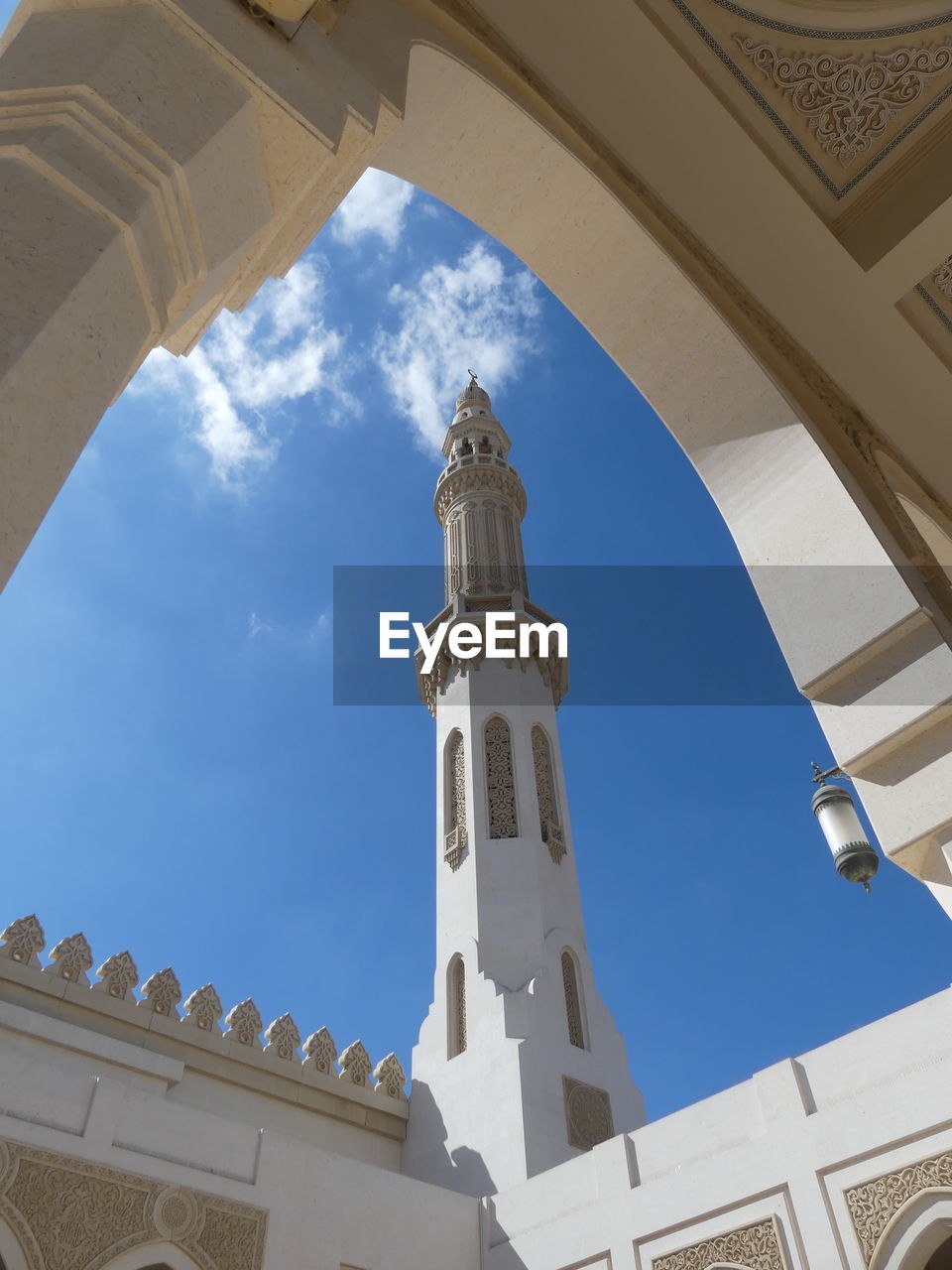 LOW ANGLE VIEW OF CATHEDRAL AGAINST SKY