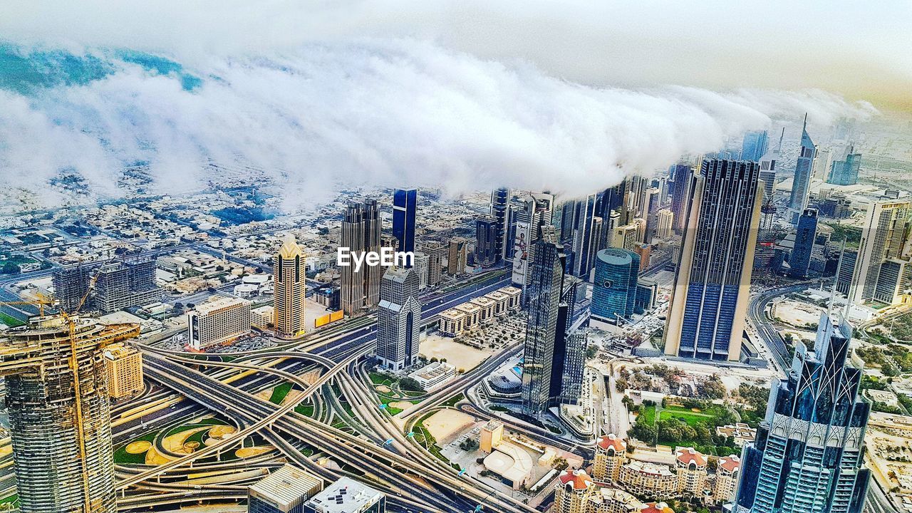 HIGH ANGLE VIEW OF MODERN BUILDING AGAINST SKY