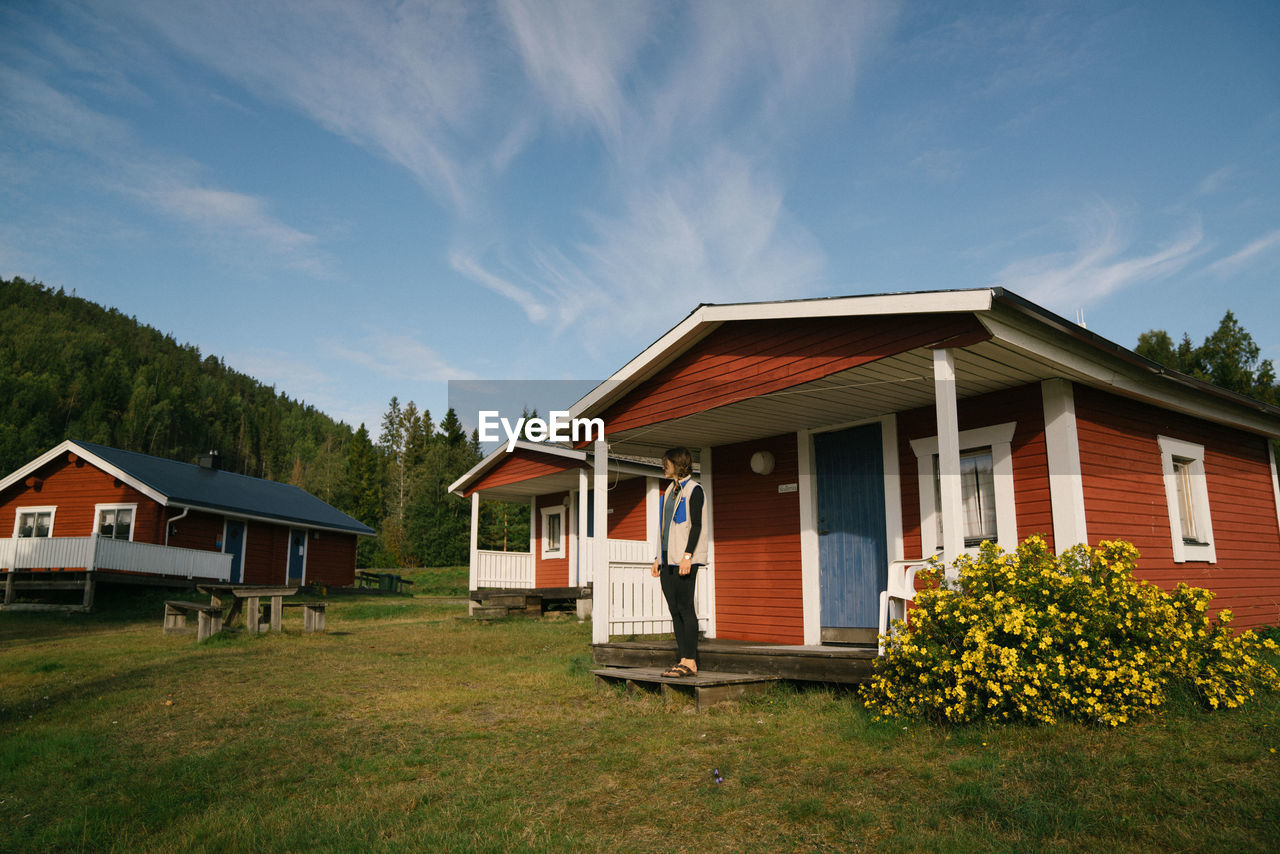 VIEW OF COTTAGE ON FIELD AGAINST SKY