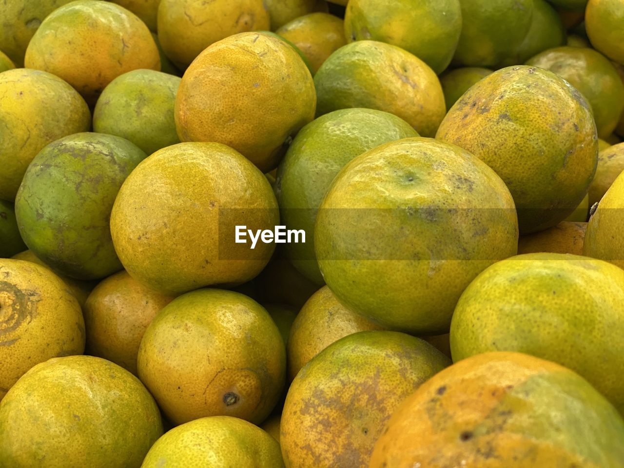 FULL FRAME SHOT OF ORANGES