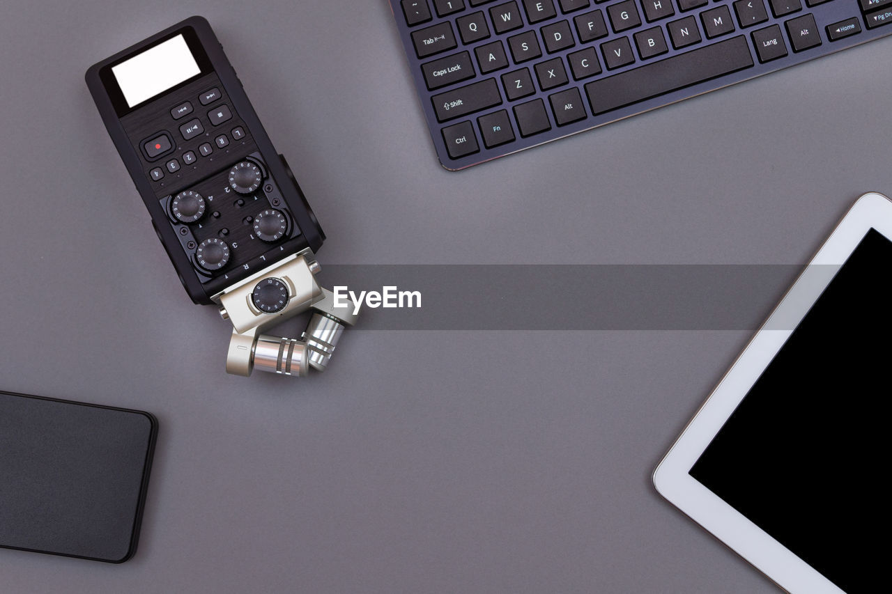 HIGH ANGLE VIEW OF SMART PHONE