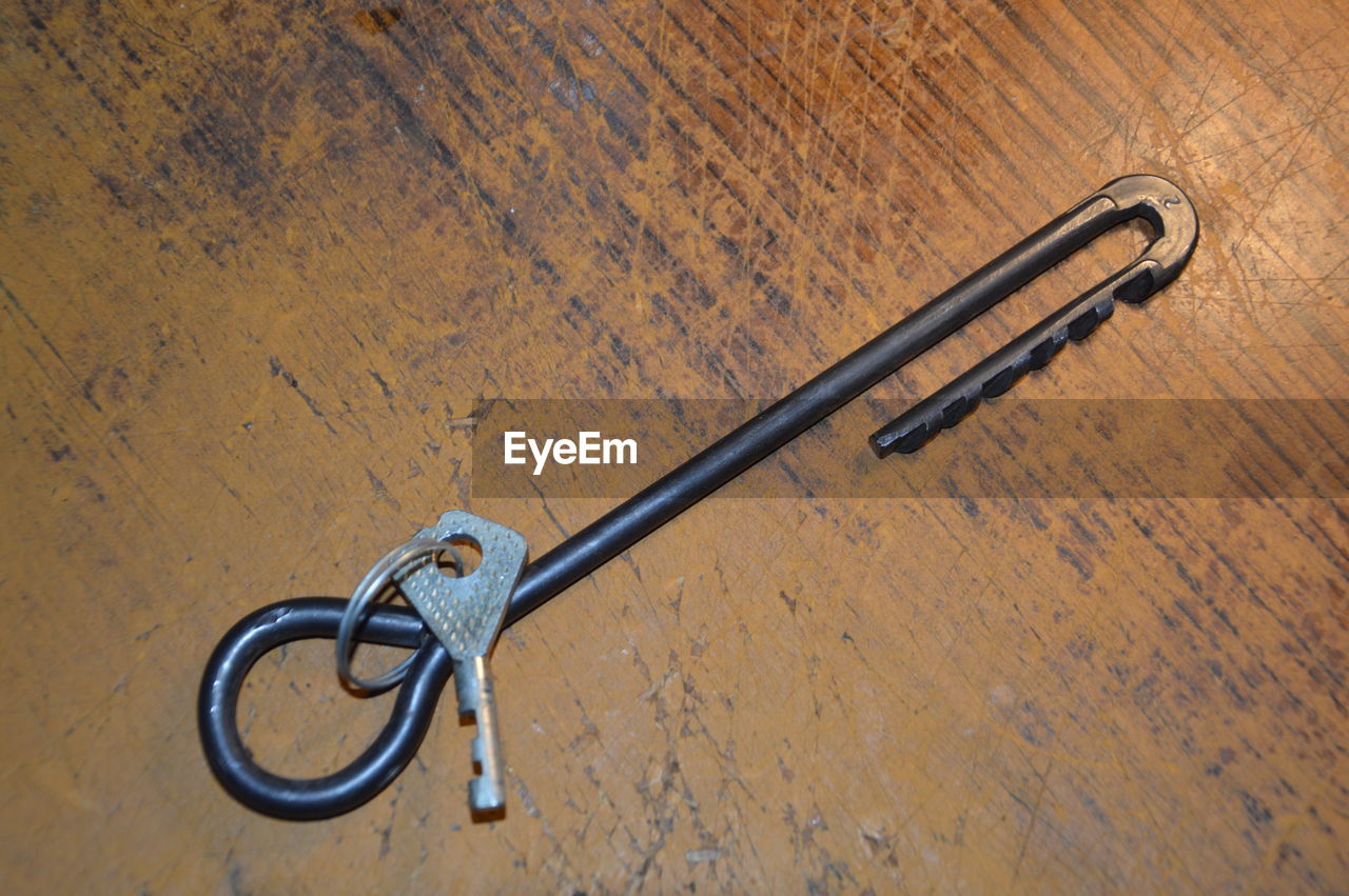 Keys for opening the front door lock