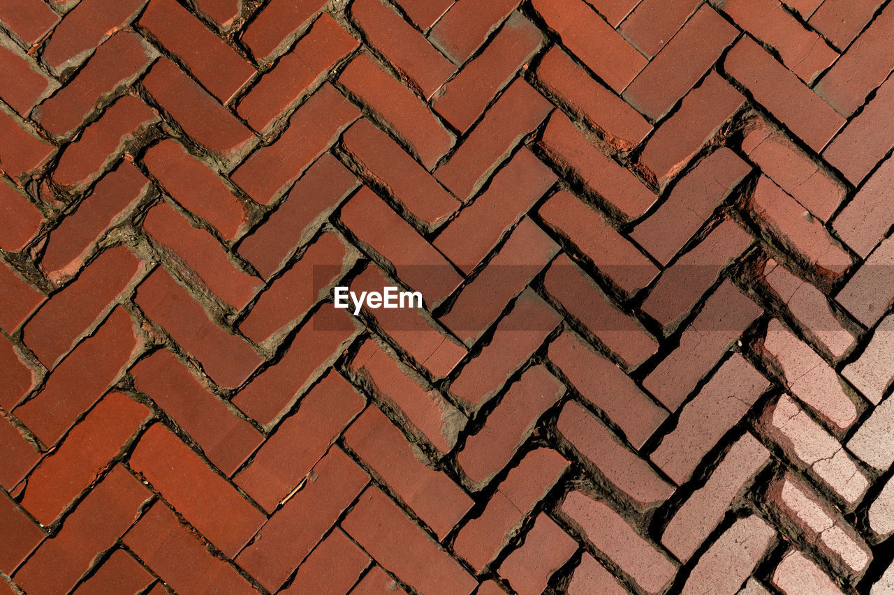 FULL FRAME SHOT OF COBBLESTONE FOOTPATH