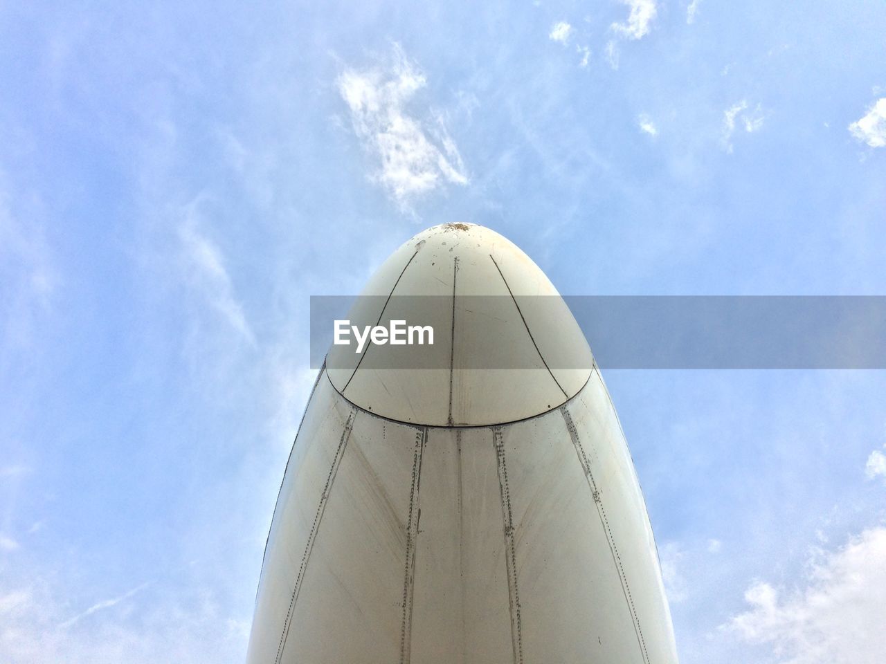 LOW ANGLE VIEW OF BUILDING AGAINST BLUE SKY