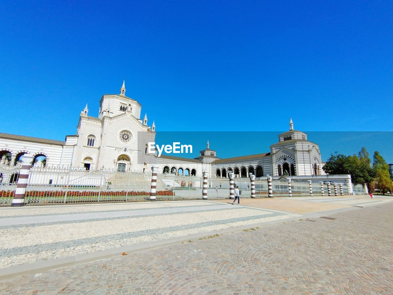 architecture, built structure, building exterior, religion, sky, place of worship, blue, belief, travel destinations, clear sky, spirituality, city, nature, building, travel, history, the past, sunny, landmark, day, tourism, catholicism, dome, town square, street, worship, outdoors, no people, vacation, copy space, sunlight