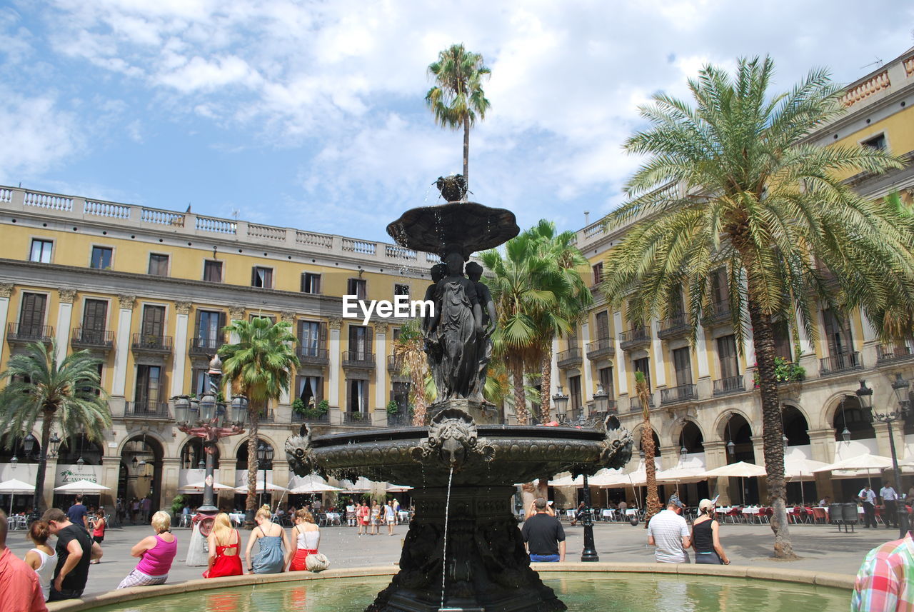 FOUNTAIN IN CITY