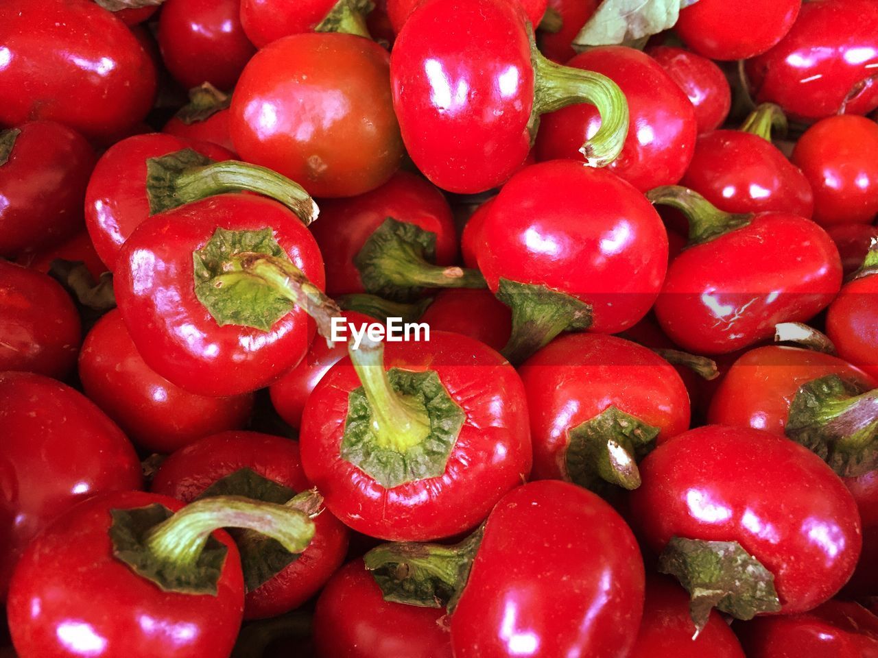 FULL FRAME SHOT OF RED STRAWBERRIES