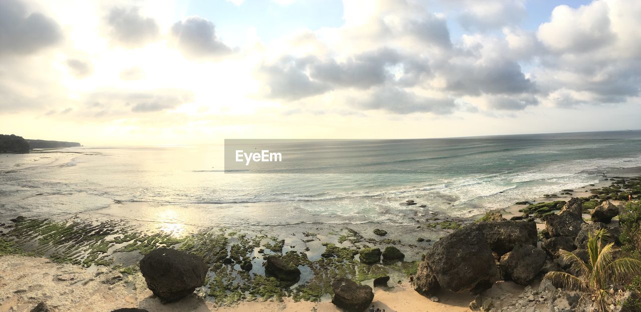 PANORAMIC SHOT OF SEA SHORE AGAINST SKY