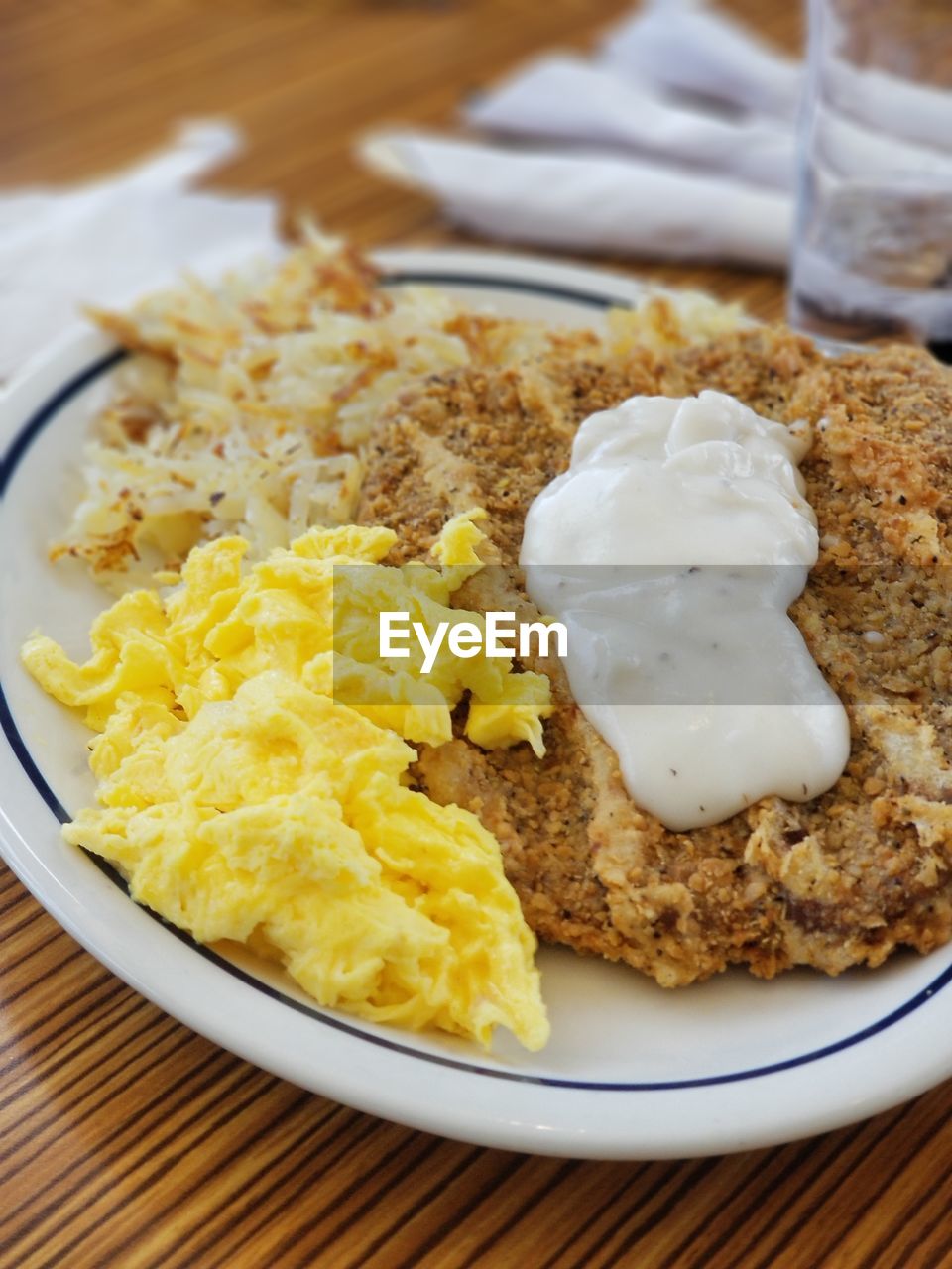 HIGH ANGLE VIEW OF BREAKFAST IN PLATE