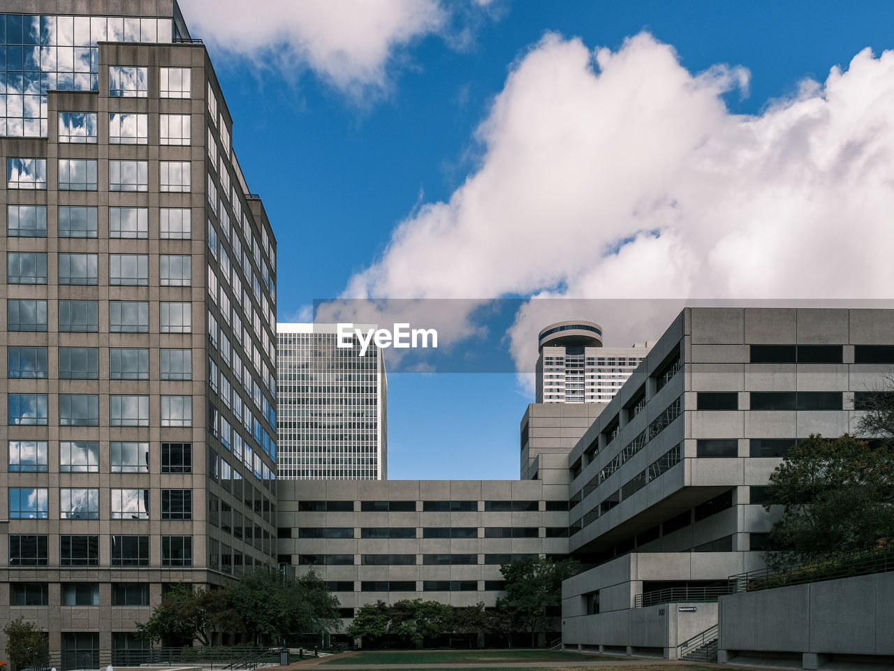 LOW ANGLE VIEW OF MODERN BUILDINGS AGAINST BLUE SKY